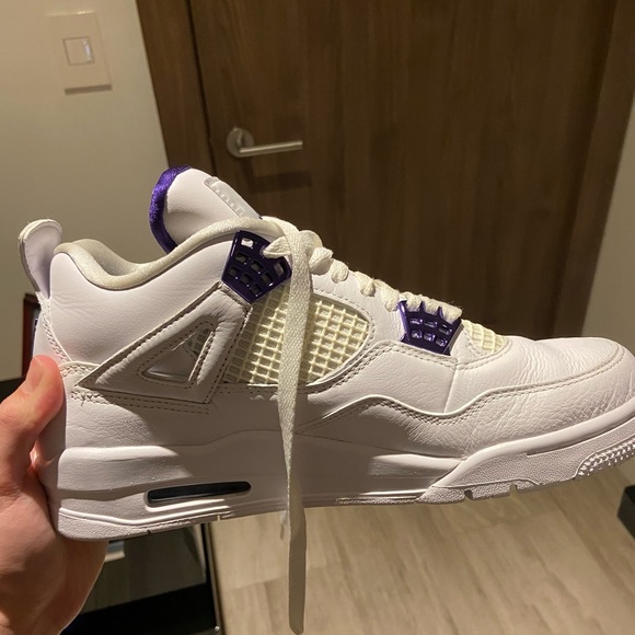 Jordan 4 Retro Metallic Purple - Picture 4 of 9